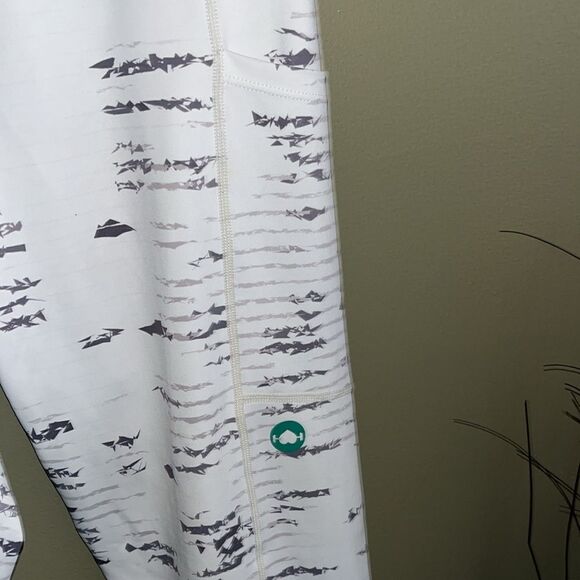 EXCELLENT CONDITION SIZE LARGE WODBOTTOM COMPRESSION LEGGINGS WITH POCKETS - Picture 2 of 5